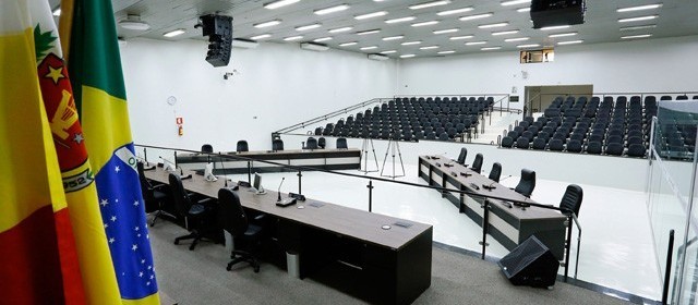 TJ concede liminar e suspende processo de cassação de vereadores