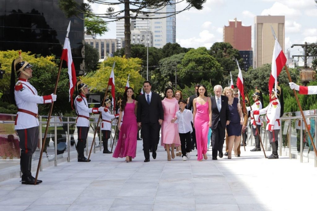 Ratinho Junior é empossado governador do Paraná em cerimônia na Alep