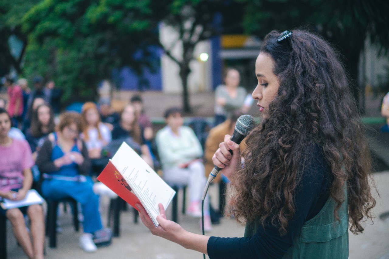 Você já ouviu falar em competição de poesia?