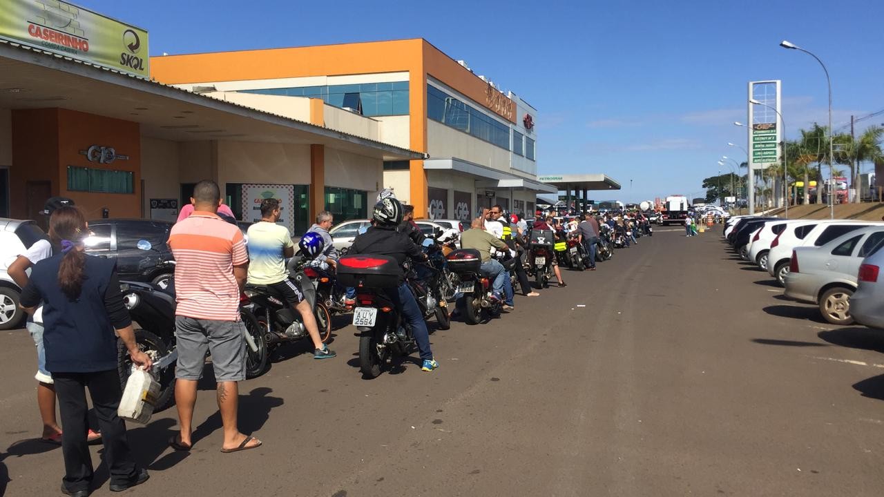 Confira a mobilização no bloqueio na saída de Maringá para Astorga