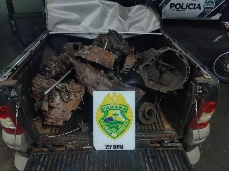 Três pessoas são presas após tentar roubar peças de carro em um ferro-velho