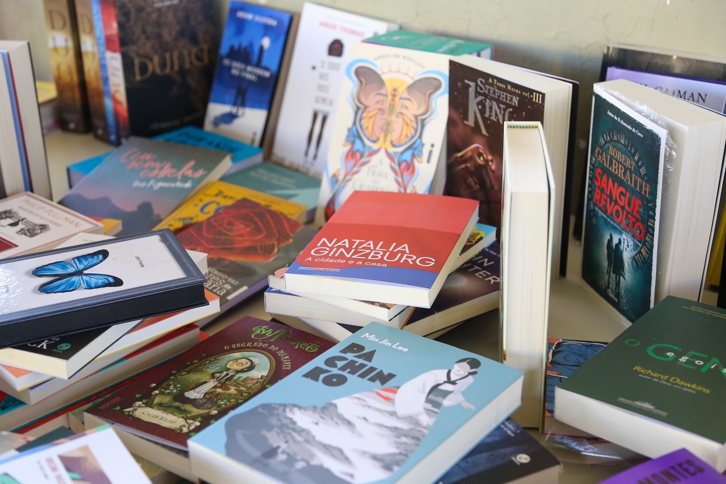 Prefeitura entrega livros de graça no Terminal Urbano nesta quarta-feira (20)