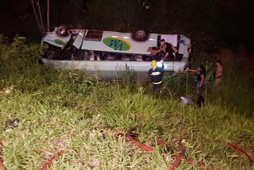 Acidente com ônibus em Campo Mourão deixou 2 mortos e 27 feridos