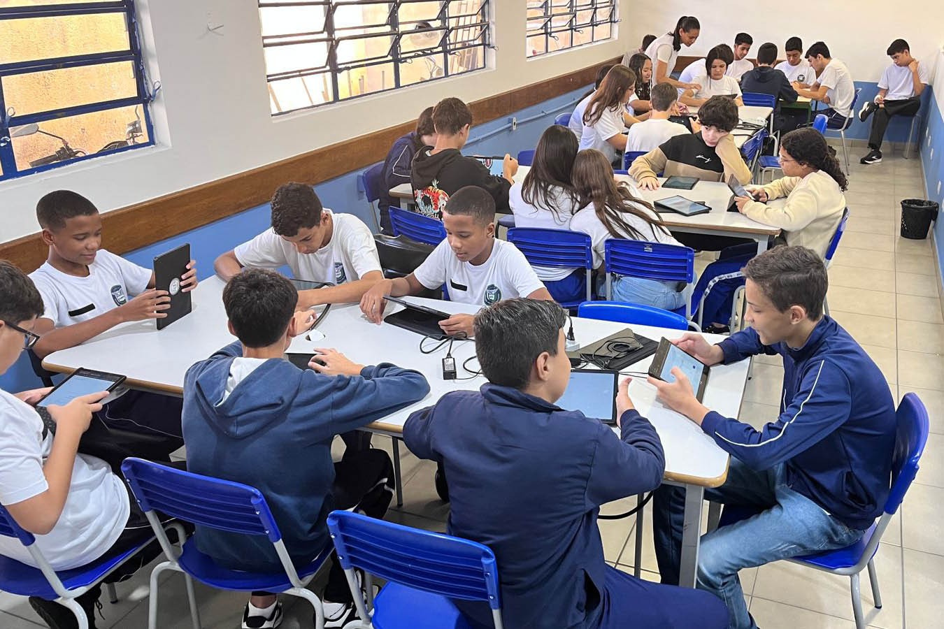 Alunos de Maringá transformam escola em cenário de ataque zumbi