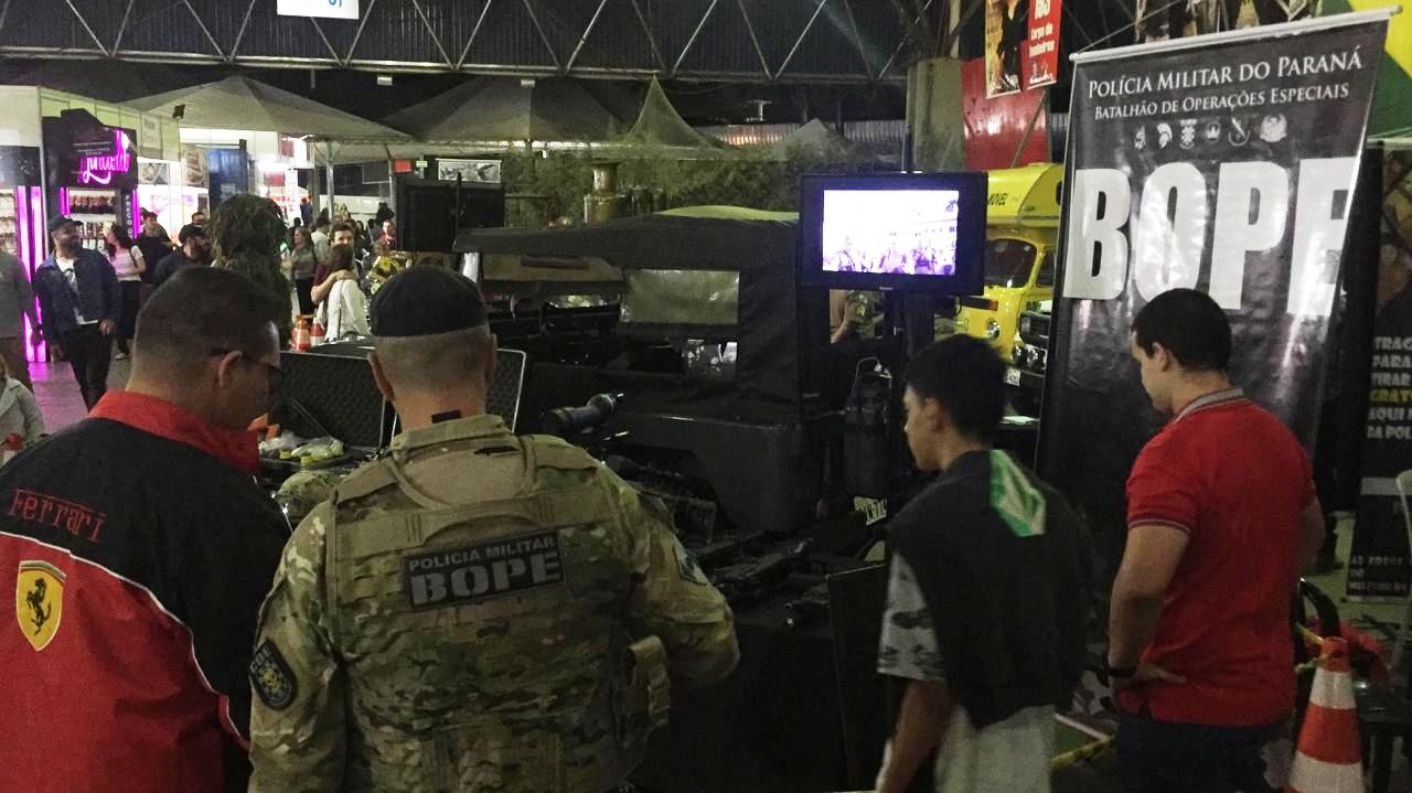 Simulador policial da Rotam atrai centenas de visitantes