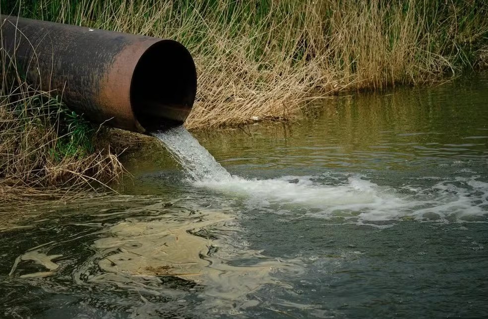 Algumas regiões de Maringá ainda não têm rede de esgoto