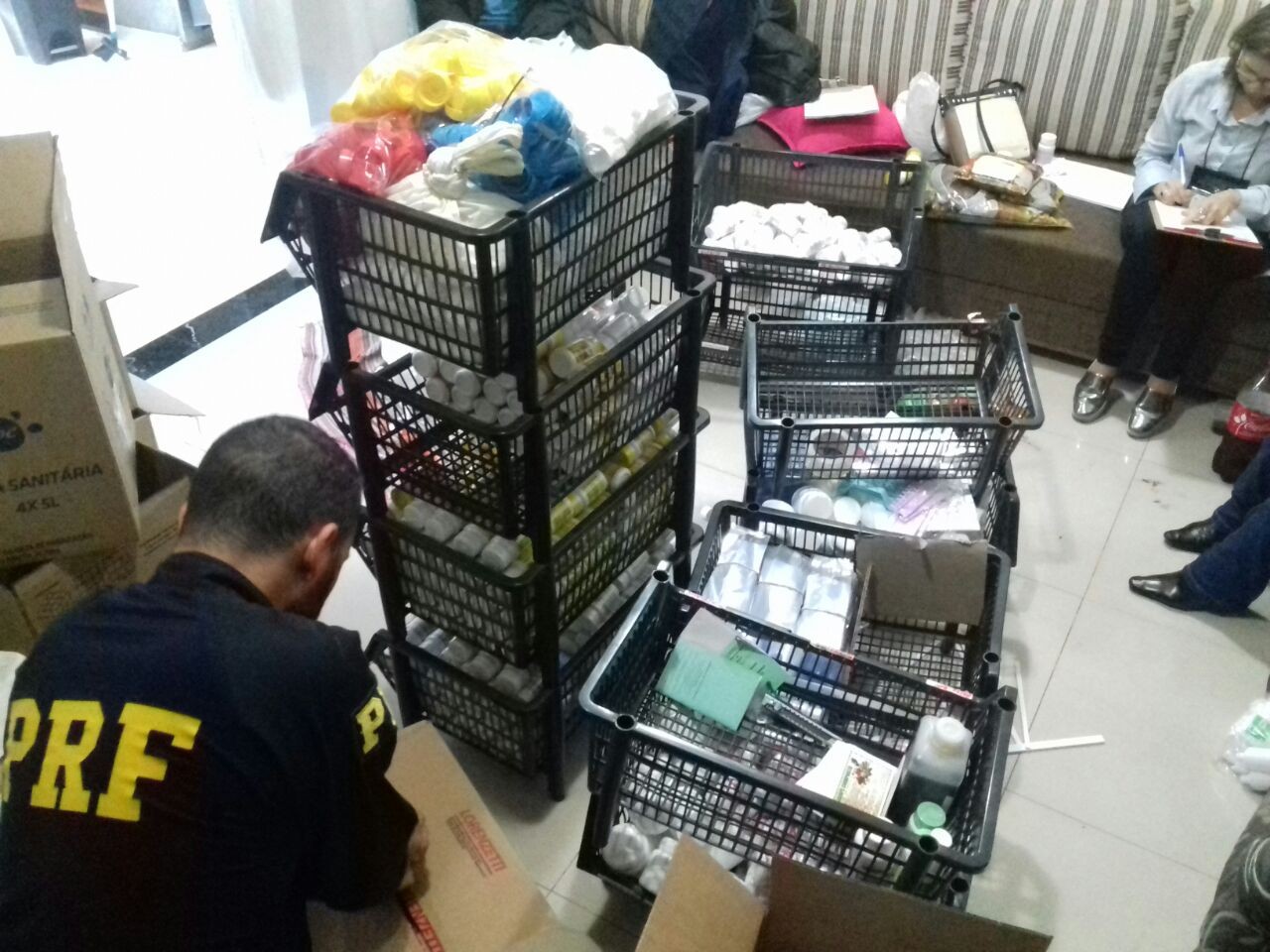 PRF descobre laboratório clandestino de medicamentos