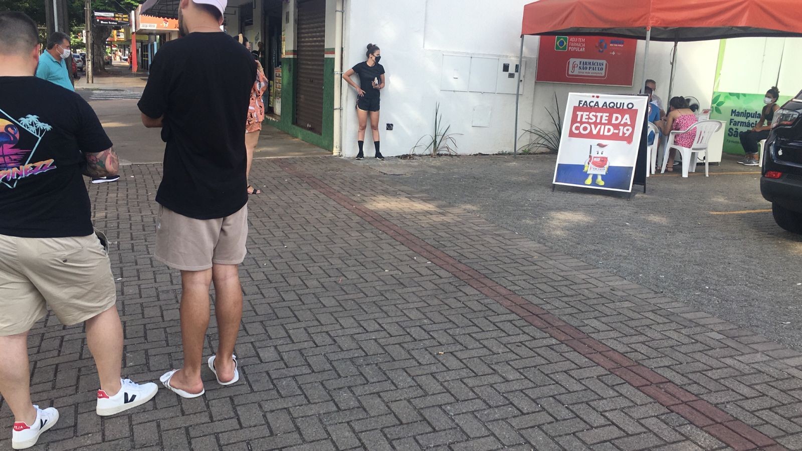 De volta da praia, maringaenses procuram testes particulares de Covid-19