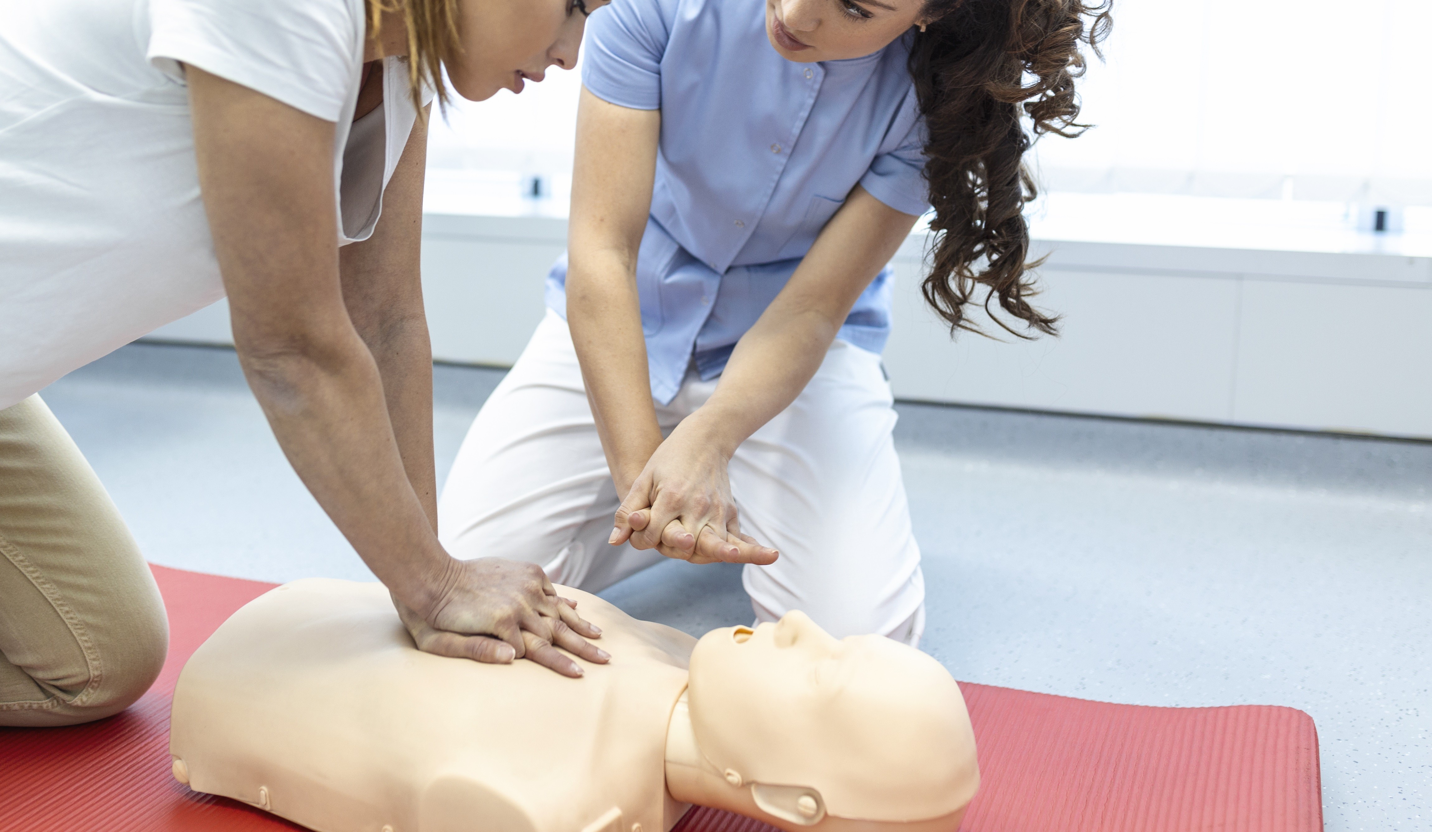 Evento ensina público a realizar manobras de ressuscitação cardiopulmonar