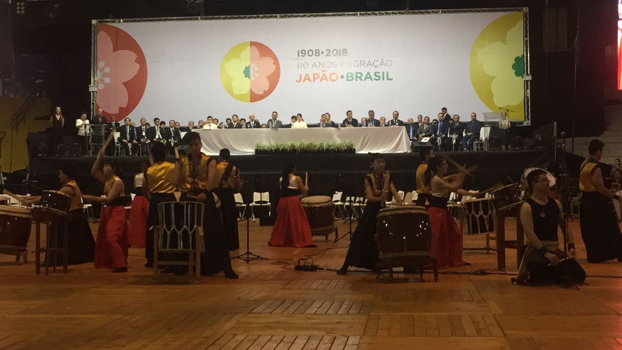 Princesa Mako quebra protocolo e permanece mais tempo do que estava previsto na solenidade de abertura da Expo Imin 110