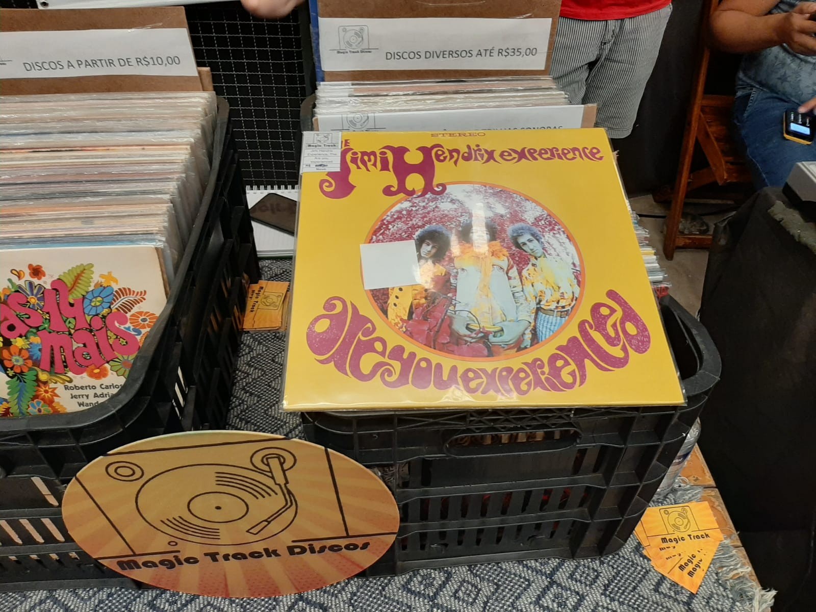 Paixão pelo vinil reúne colecionadores de Maringá e região