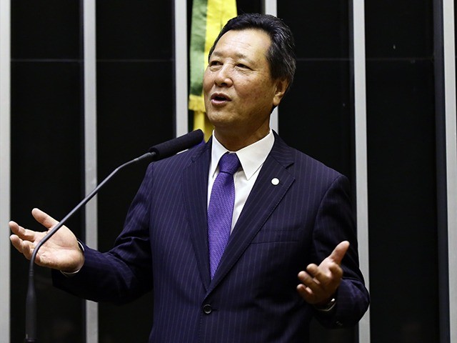 “Ainda é cedo para previsões, pesquisas deveriam ser proibidas, são tendenciosas”