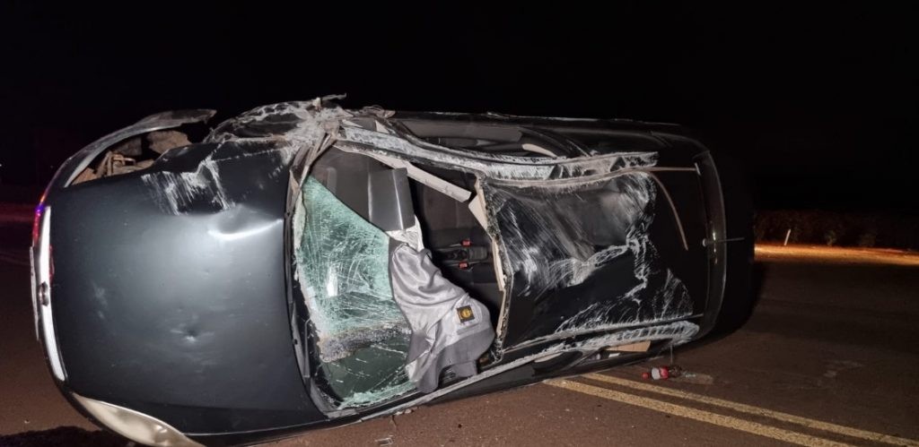 Dois carros capotam após colisão em Maringá e sete pessoas ficam feridas