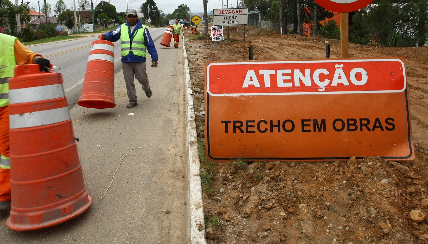 Obras públicas paralisadas somam R$ 17 mi