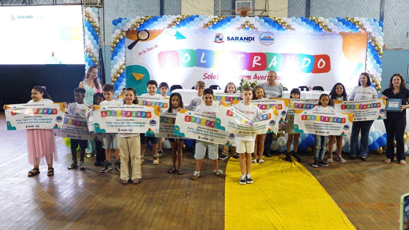 Alunos premiados no Soletrando de Sarandi viajam para o Beto Carrero