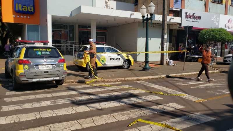 Homem é preso após render seguranças de banco com faca em Campo Mourão