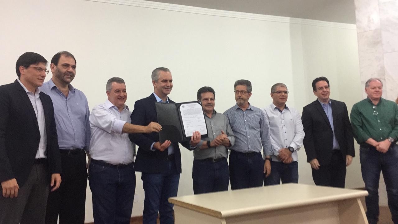 Contratos para compra de 12 terrenos no Parque de TI são assinados