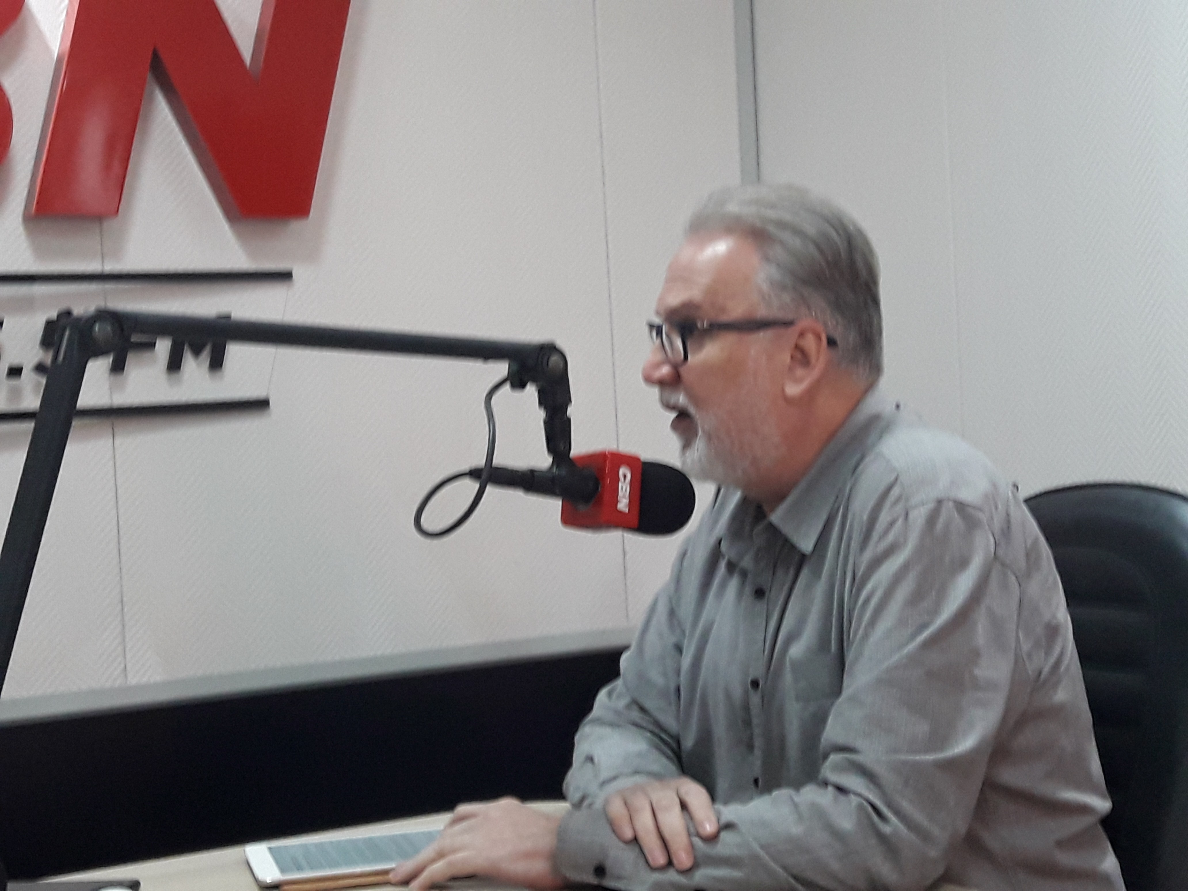 Reações a um acordo secreto