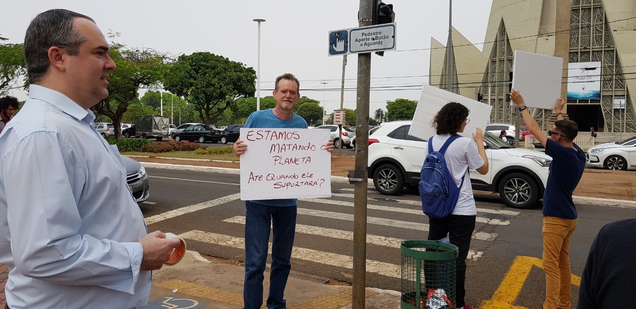 Funverde realiza ato em Maringá para chamar atenção em relação às mudanças climáticas