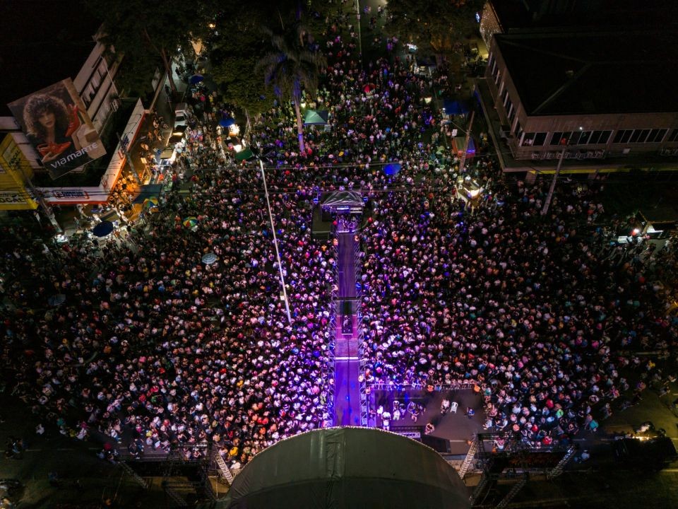 Exalta leva 7 mil pessoas para o centro da cidade