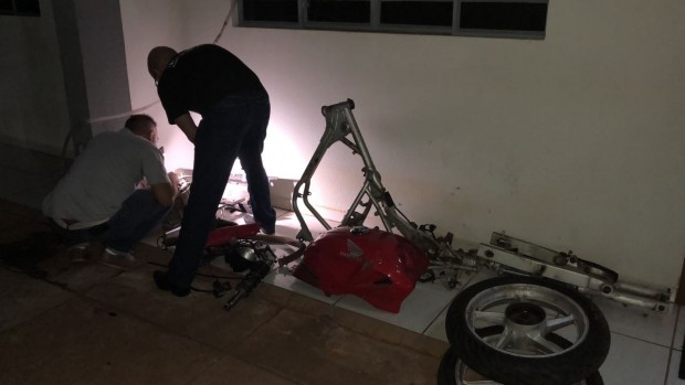 Preso do regime semiaberto é flagrado vendendo peças de motos furtadas pela internet