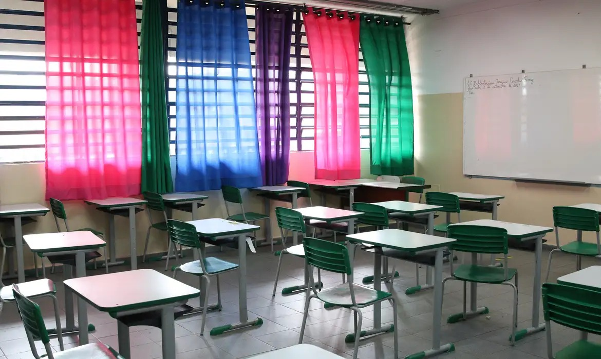 Colégio de Maringá está há dois meses sem professor de português