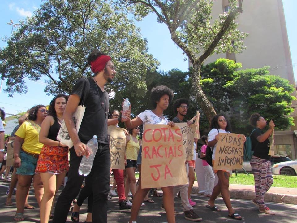 Movimento negro reúne cerca de três mil assinaturas pedindo cotas raciais na UEM