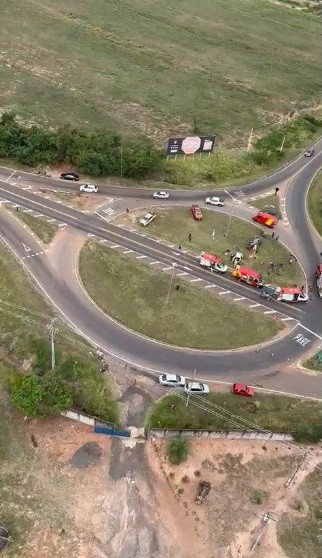 Nove pessoas ficam feridas em acidente entre dois carros em Cianorte