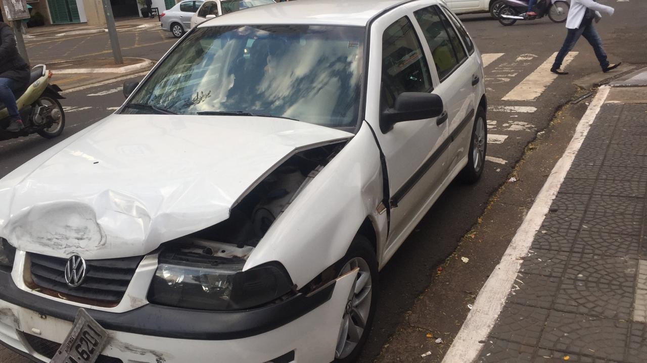 Motorista fica ferida em acidente na Avenida Santos Dumont