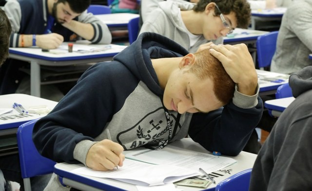 Vestibular da UEM começa neste domingo (22)