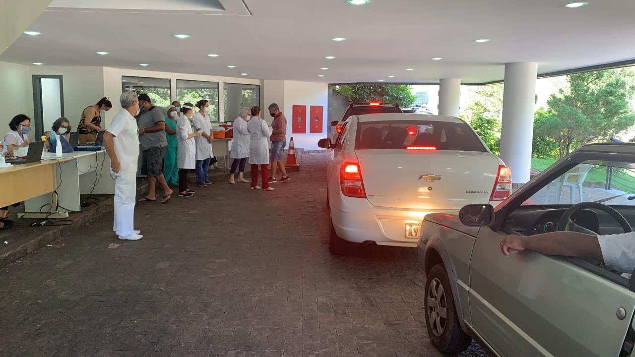 Maringá deve aumentar pontos de vacinação drive-thru nesta semana