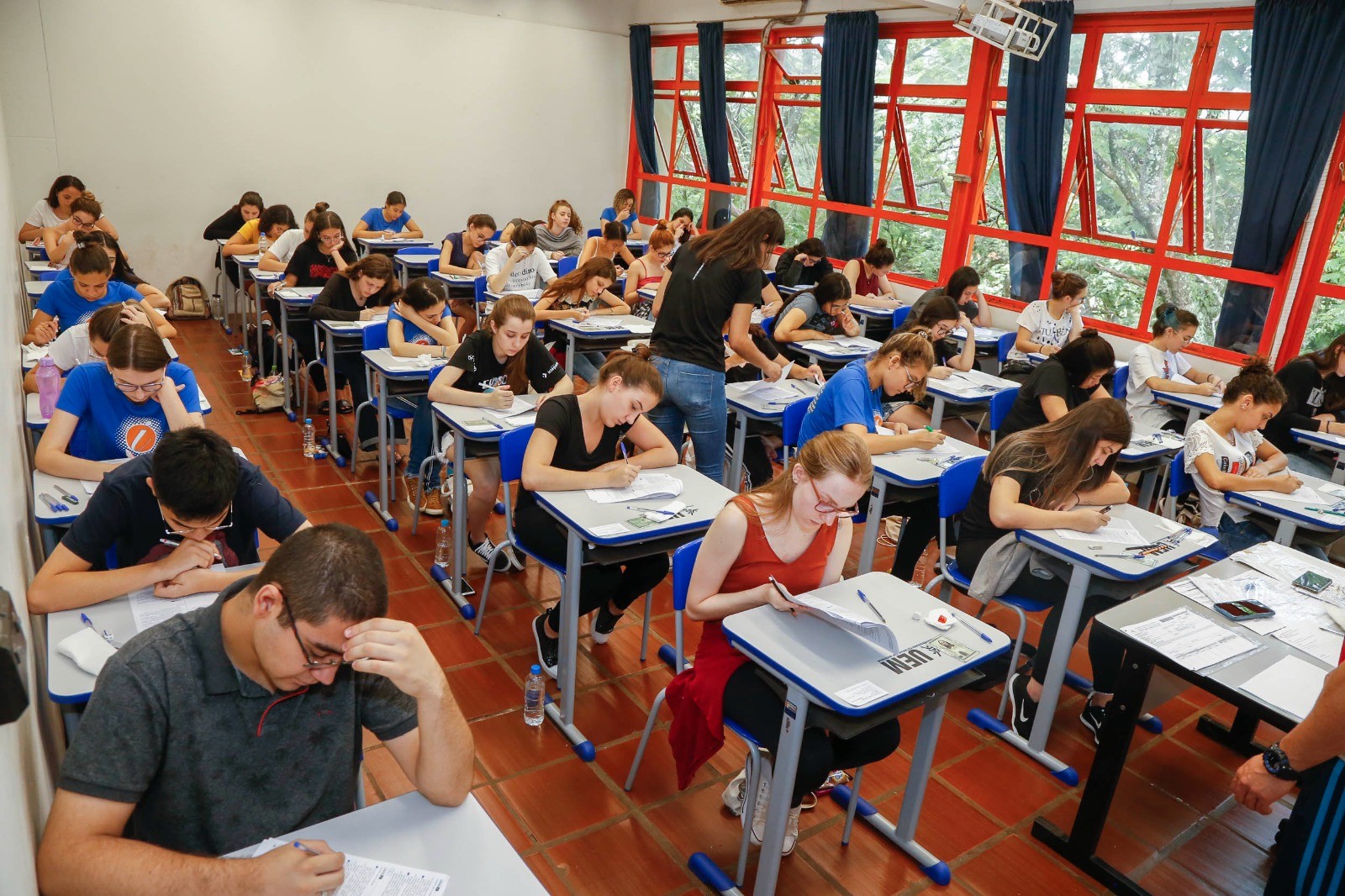 13 mil estudantes farão o vestibular da UEM em 11 municípios do Paraná