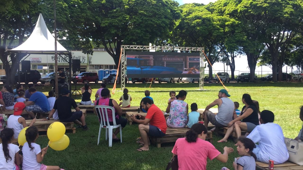 Arena família da Maringá FM recebe várias famílias