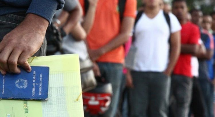 Taxa de desocupação é significativa, mas ainda há espaço para avanço na geração de emprego