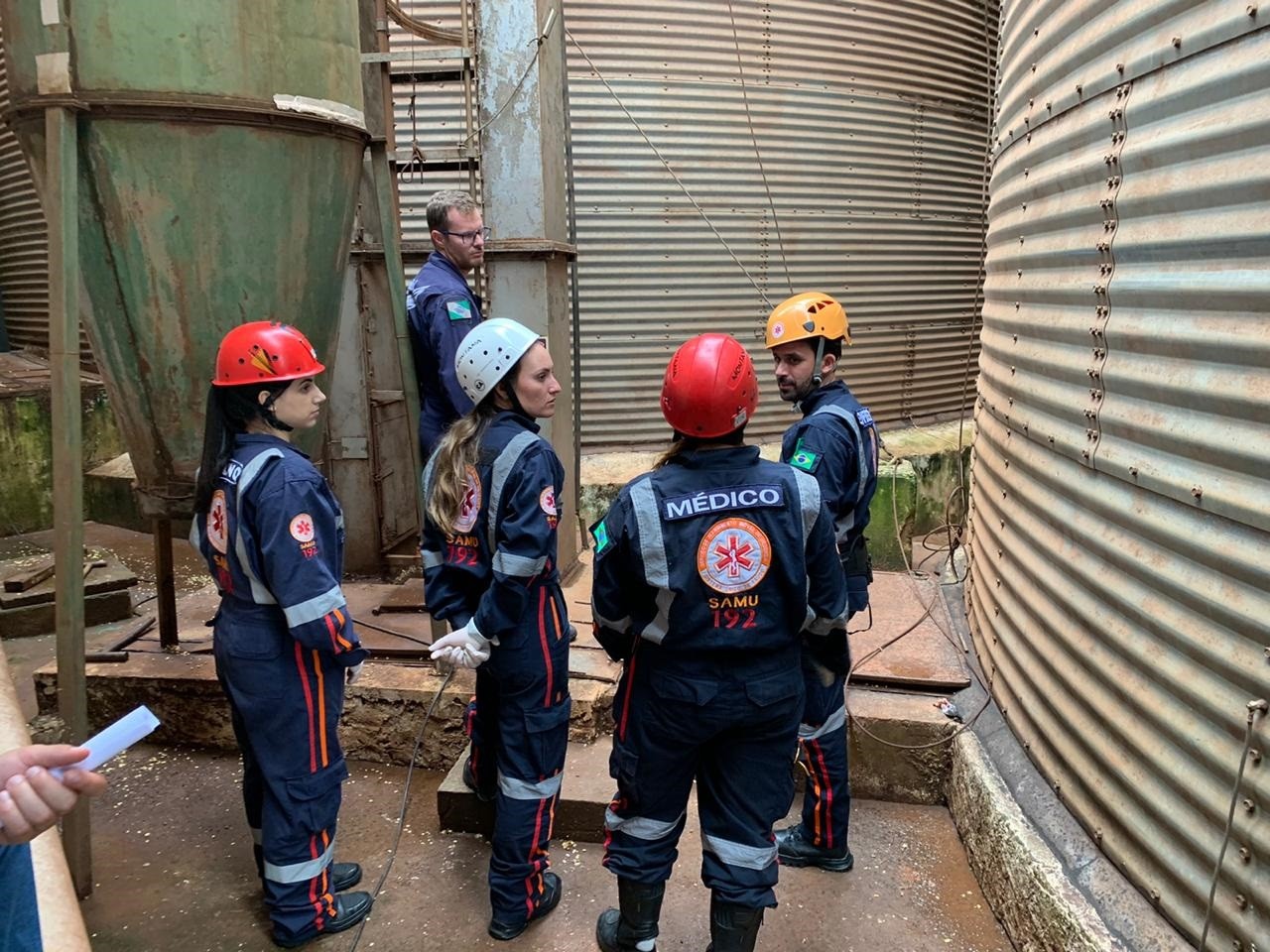 Trabalhador que ficou soterrado em silo de Maringá está no hospital