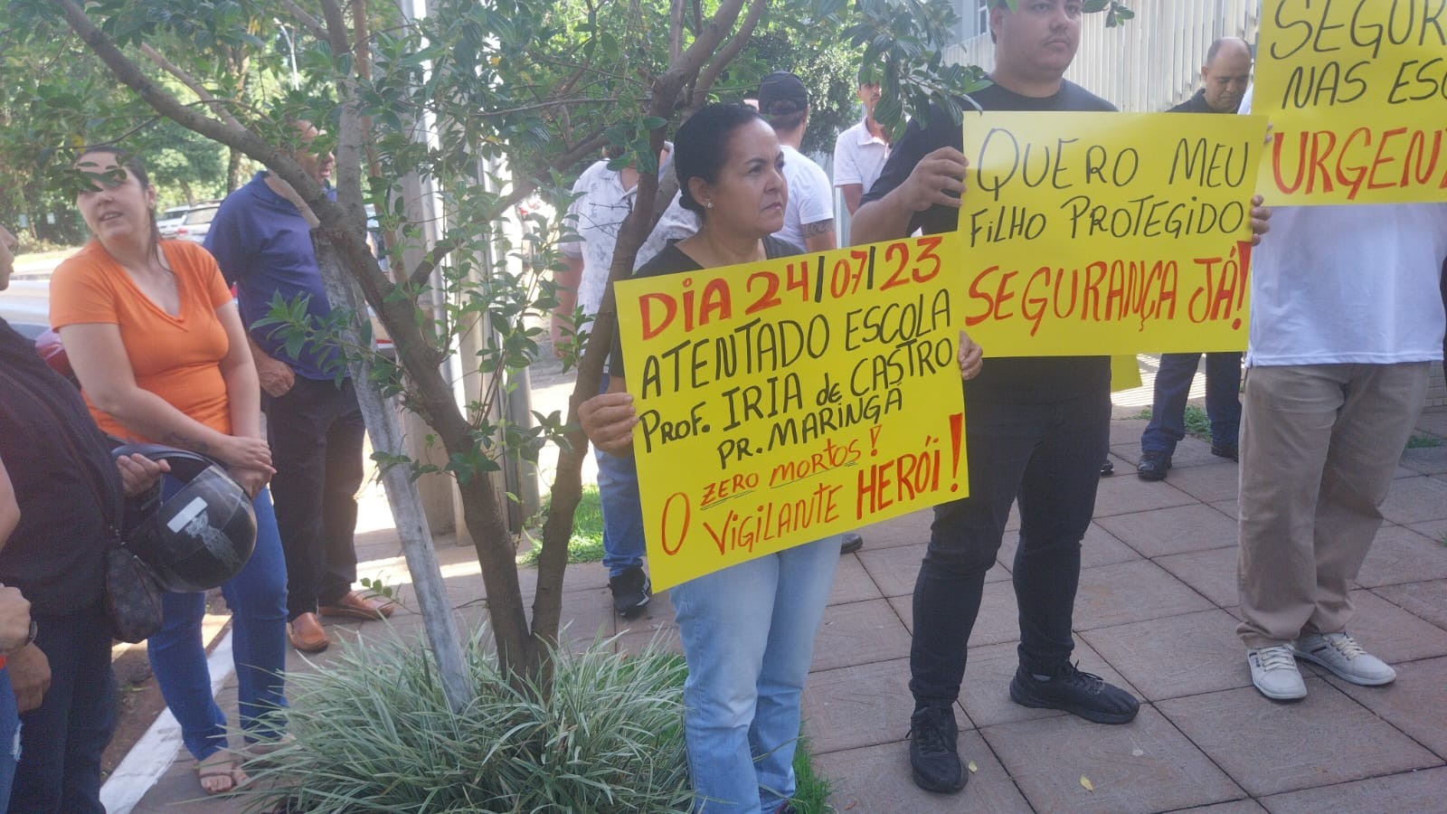 Vigilantes pedem retomada de serviços nas escolas municipais