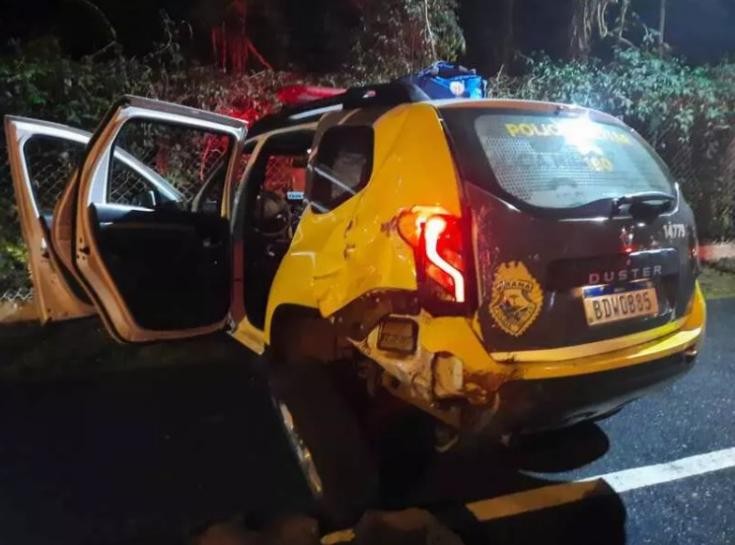 Motorista bêbado bate em viatura policial e deixa feridos em Maringá