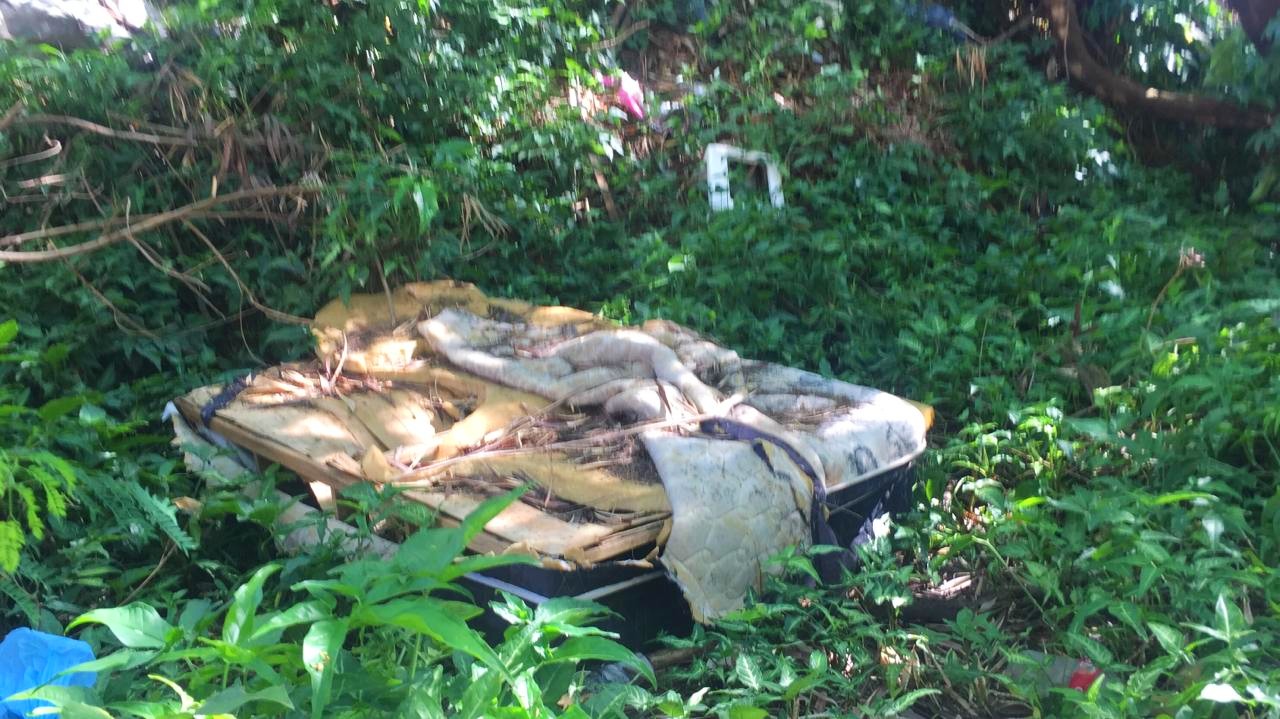 Fiscais da Prefeitura de Maringá vistoriam córrego Moscados