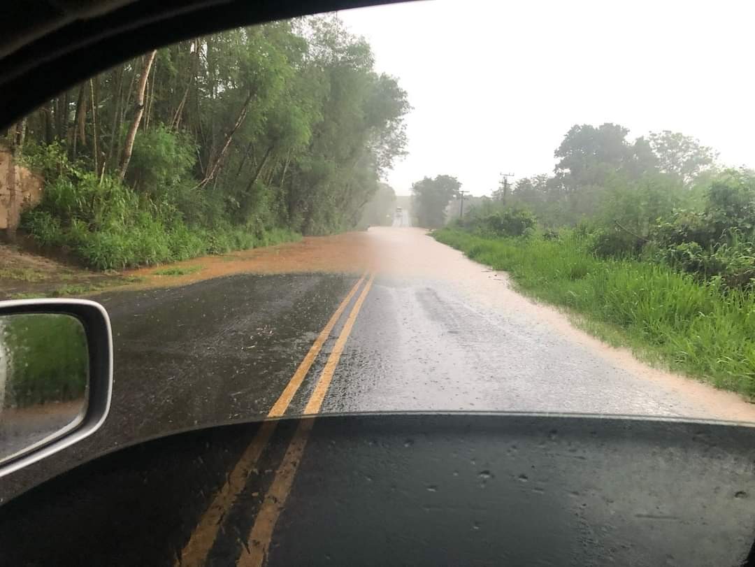 Rio Andirá sobe e interdita PR-554 em São Jorge do Ivaí