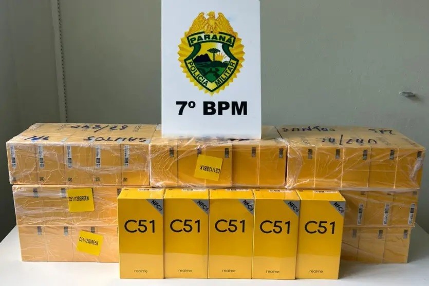 Polícia encontra caixa com 50 celulares escondidos em matagal próximo à PR-323