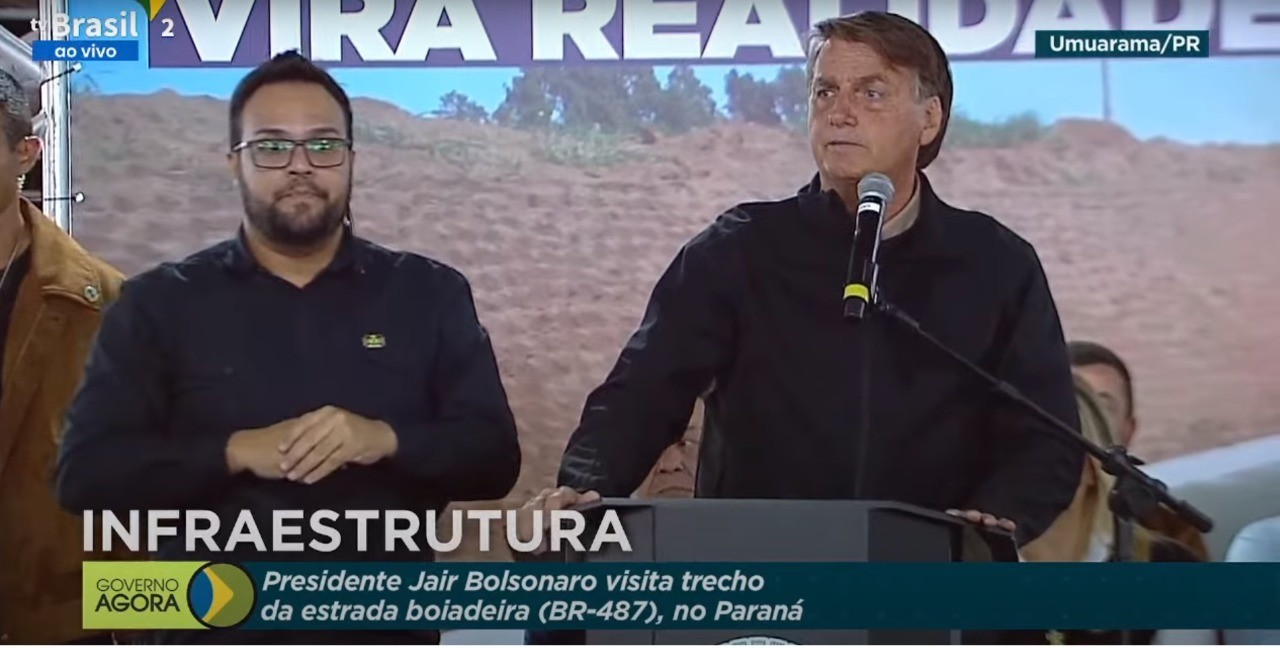 Presidente Jair Bolsonaro discursa em visita à Umuarama