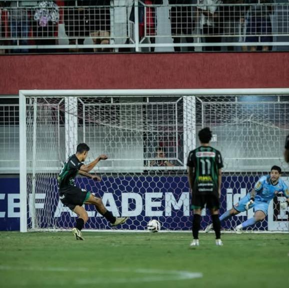 Maringá e Tombense empatam com gols de pênalti