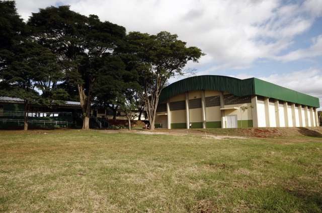 Pais querem saber quando ensino presencial será retomado em escola atingida por temporal