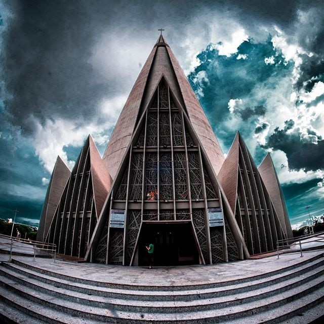 Catedral de Maringá pode ter inclinado alguns centímetros