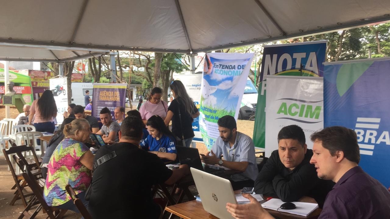 Profissionais dão dicas de finanças pessoais e orientam sobre investimentos