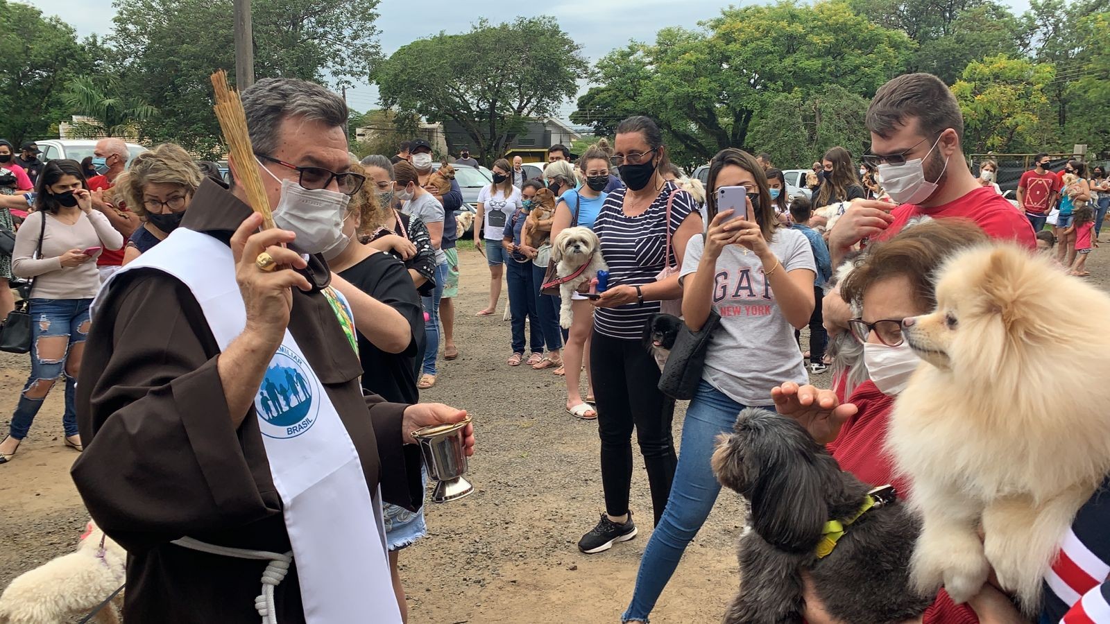 Pets recebem benção de São Francisco de Assis em Maringá