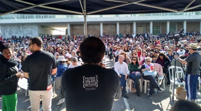 Professores estaduais decidem suspender greve