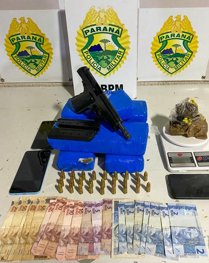 Casal é preso com maconha, arma de fogo e dinheiro em Paiçandu