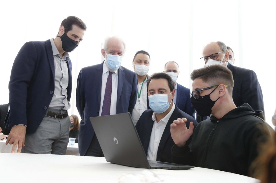 Alunos da rede estadual têm aulas de idioma pelo Programa Inglês Paraná