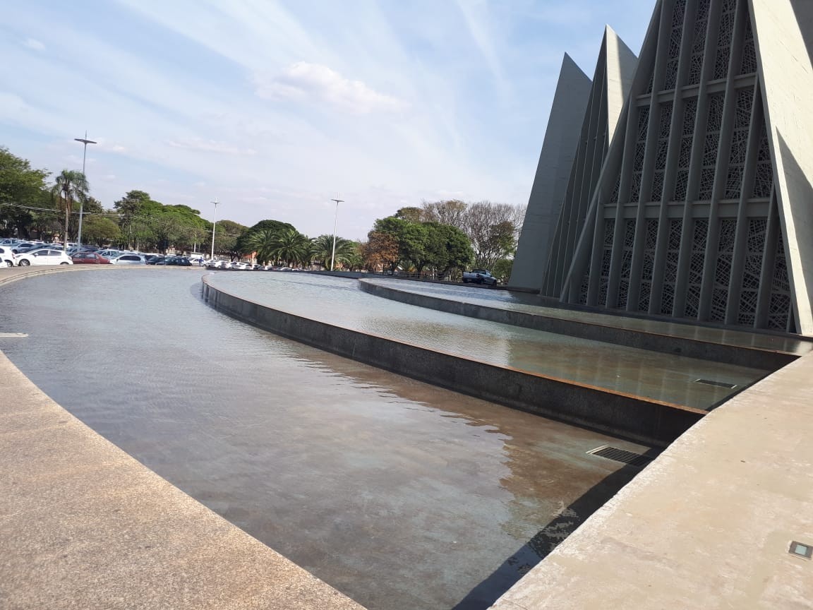Espelhos d’água da catedral voltam a ficar cheios para testes